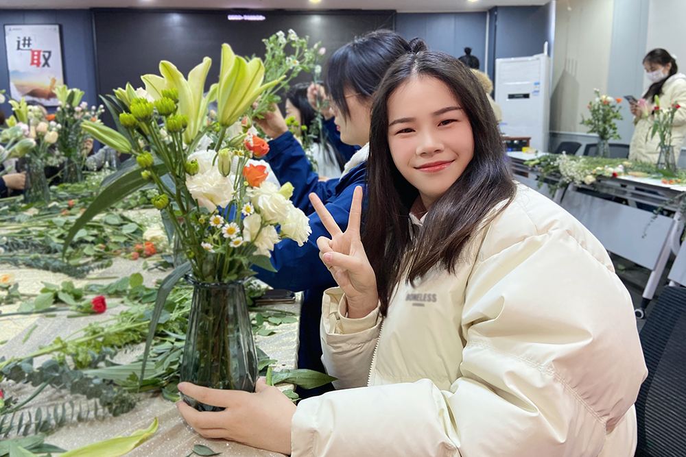 品茗人生·绽放芳华|驰诚BG视讯,BB电子官方网站首页,BBIN官方网站登录开展女神节品茗插花活动